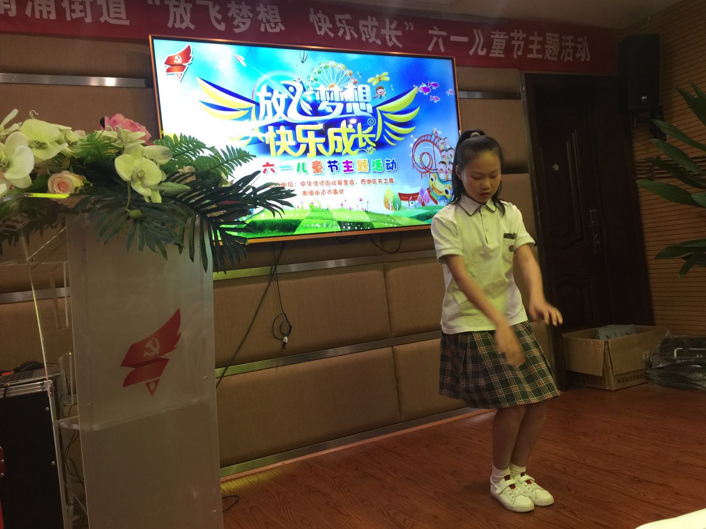 1527516563105991.jpg 手语舞感恩的心.jpg